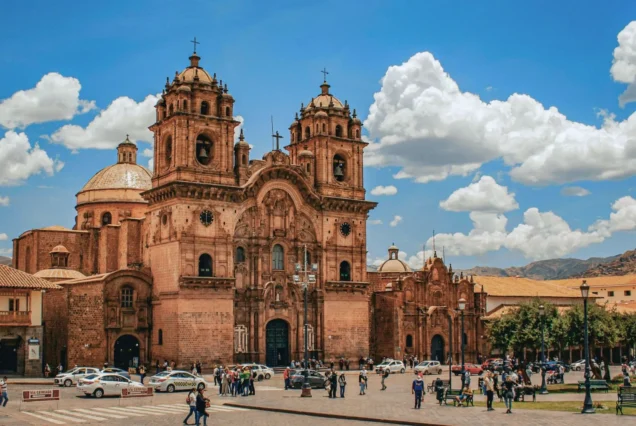 Catedral del cusco en el medio dia