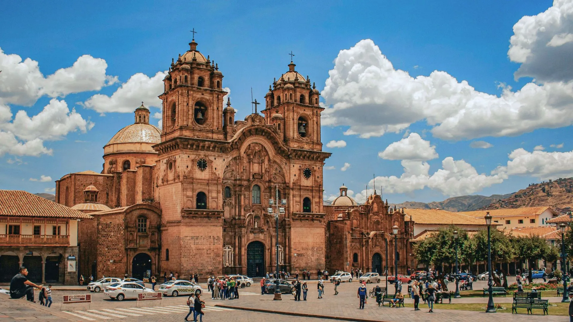 Catedral del cusco en el medio dia