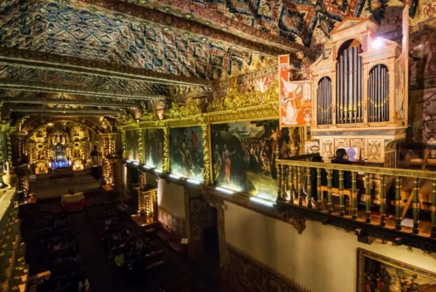andahuaylillas templo por dentro