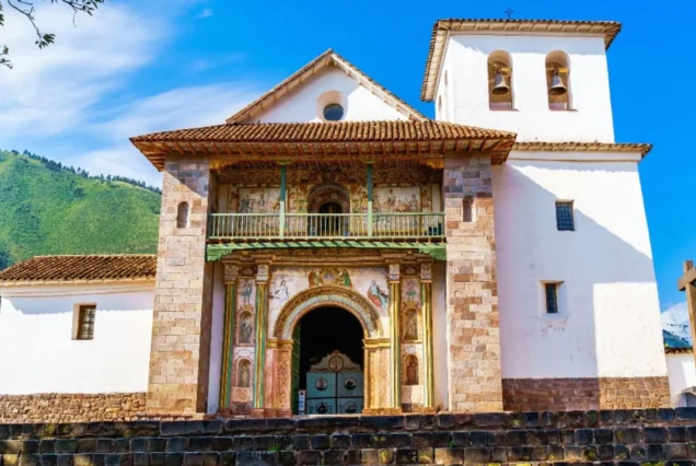 Templo colonial en andahuaylillas